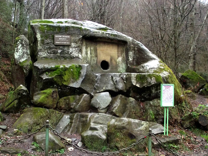 dolmen2.jpg